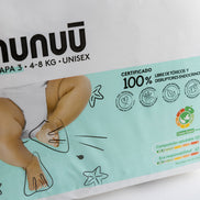 Imagen fotográfica de calidad de un empaque de pañales Nunuū de etapa tres. 