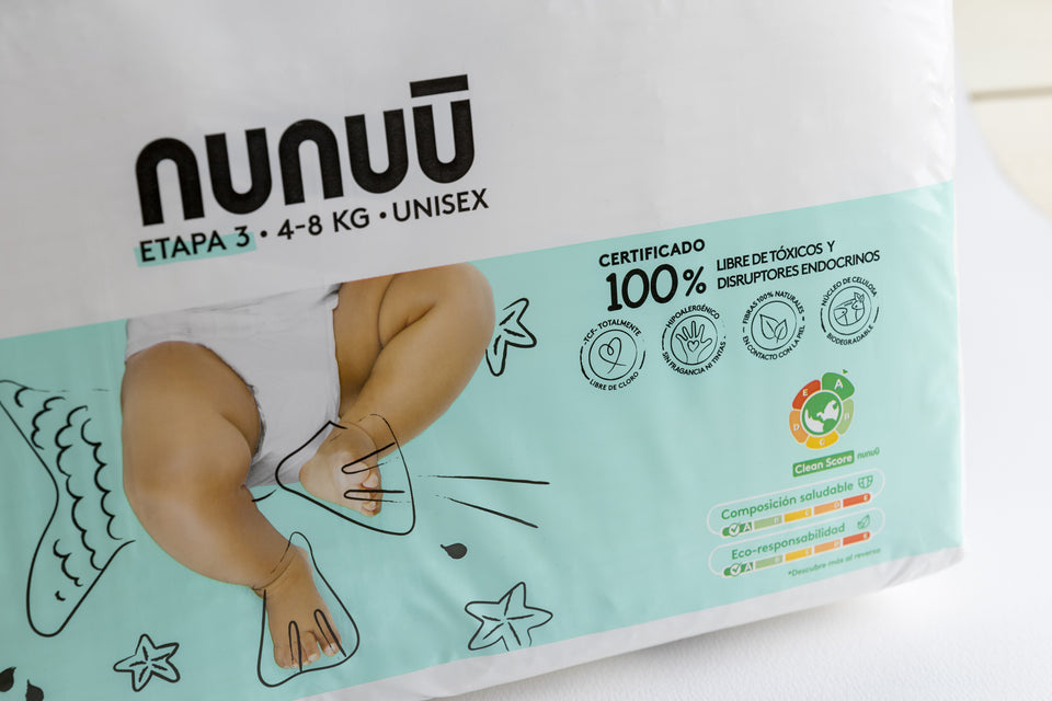 Imagen fotográfica de calidad de un empaque de pañales Nunuū de etapa tres. 